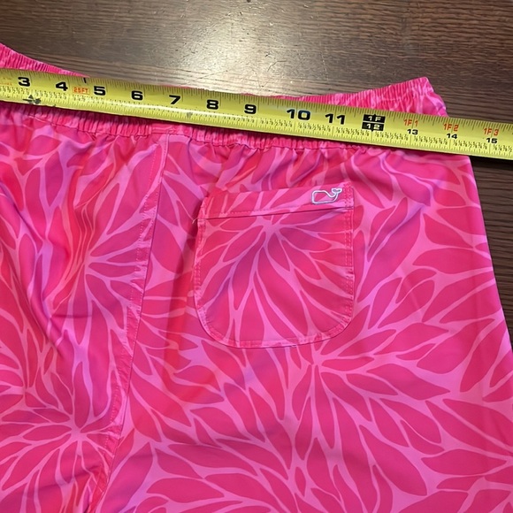 Vineyard Vines performance shorts. XL. Pink. Tropical print - Picture 4 of 6
